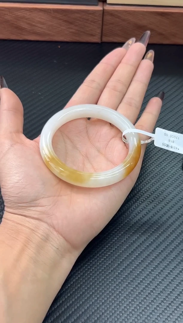 未镶嵌手镯和田玉金山微色差55+M