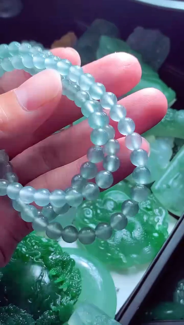 未镶嵌定制翡翠阔****?翡翠毛货定制