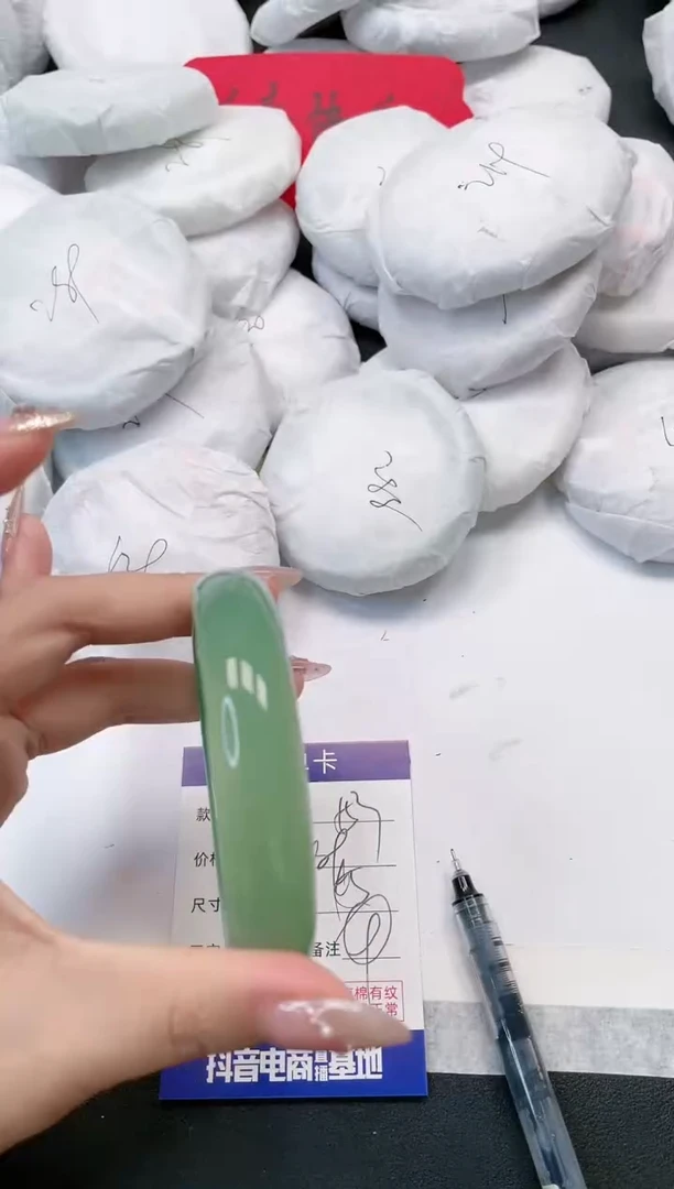 【闪购商品】石英质玉手镯未镶嵌153-65