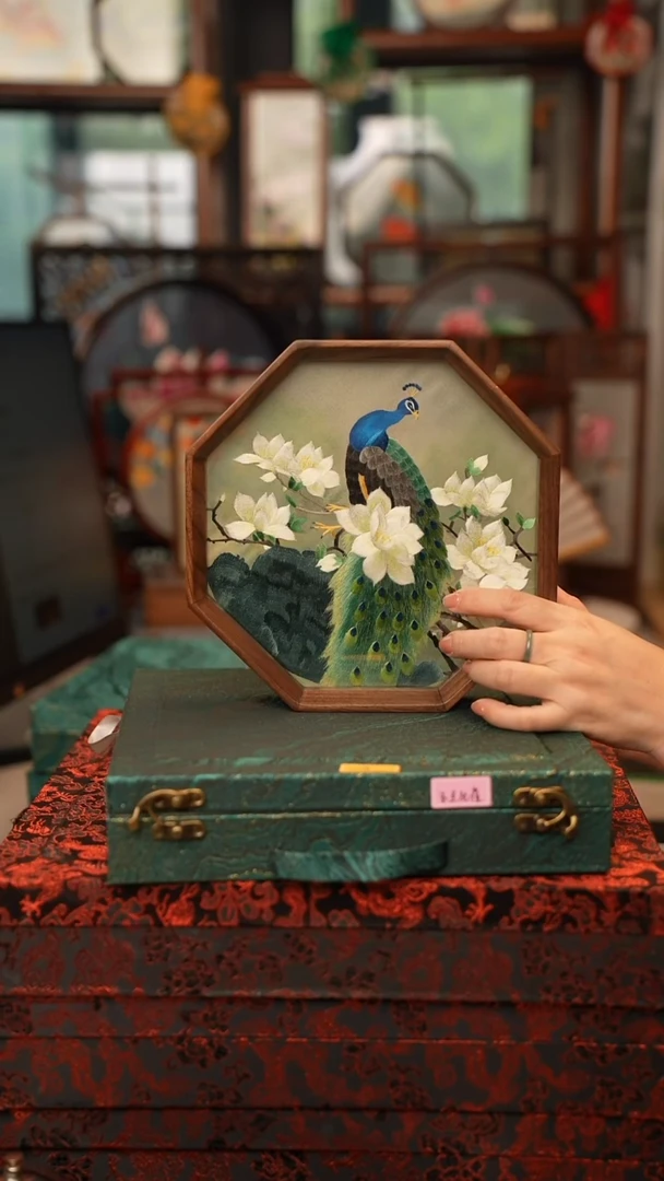 扇子苏绣双面绣八角台屏胡桃木框大号20CM