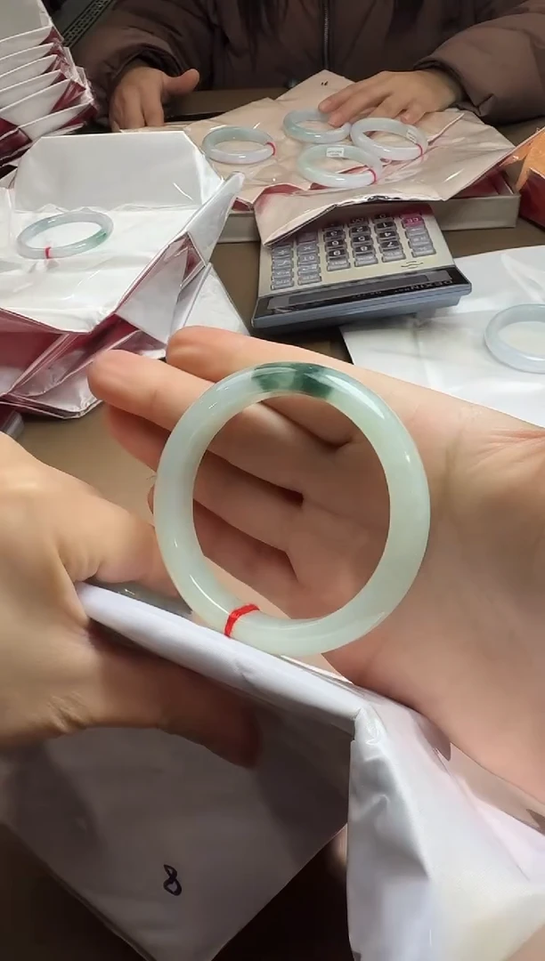 未镶嵌手镯翡翠（8）55-56圈翡翠手镯多样性发其一