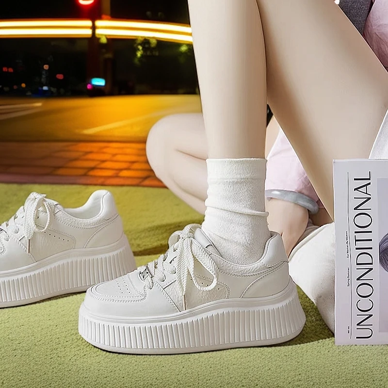 5202春新品轻便小白鞋轻奢软皮时尚潮流百搭休闲板鞋女夏季小众