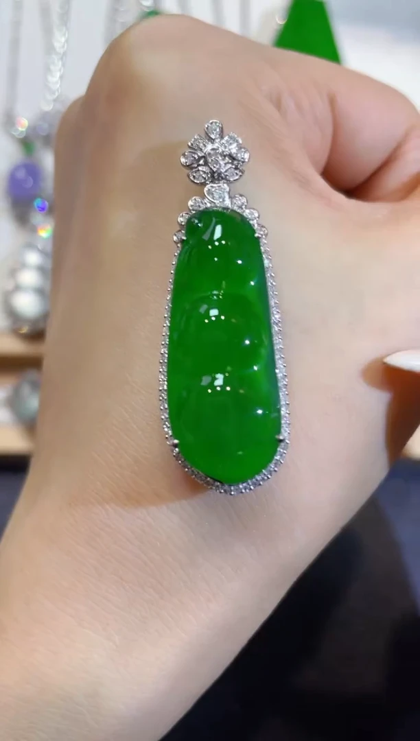 吊坠(不含链)18K金镶嵌翡翠团购1