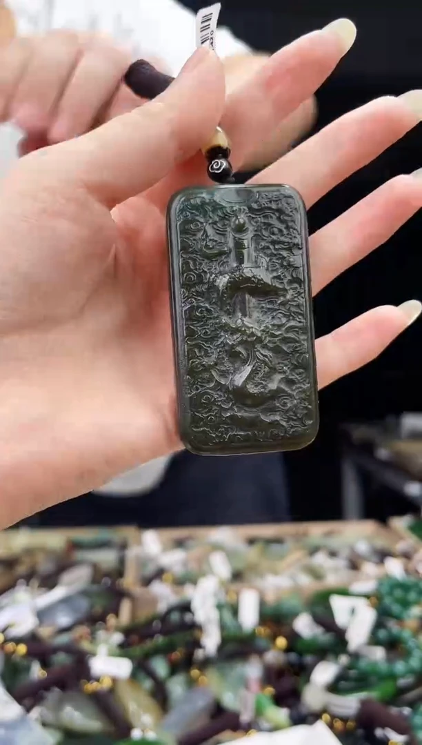 颈饰未镶嵌和田玉1