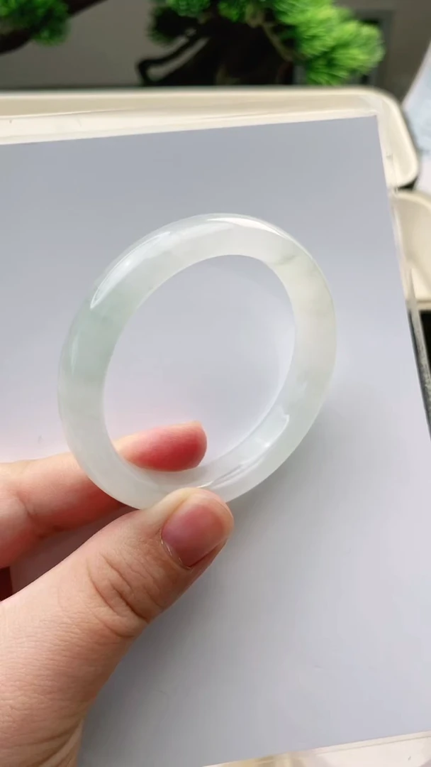 【闪购商品】石英质玉手镯未镶嵌50