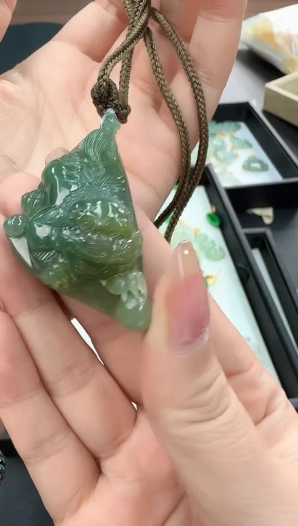 【闪购商品】翡翠颈饰未镶嵌250212142