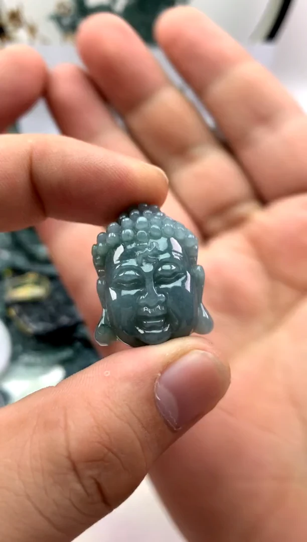 翡翠未镶嵌颈饰佛头