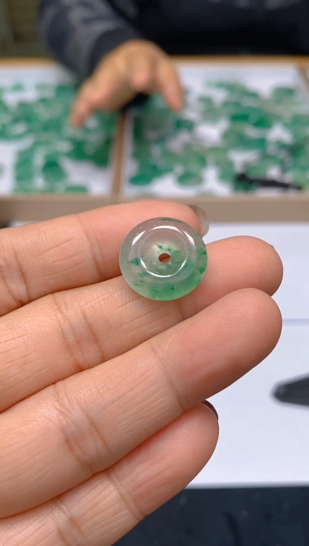 【闪购商品】石英质玉颈饰未镶嵌冰美人A货非洲翠