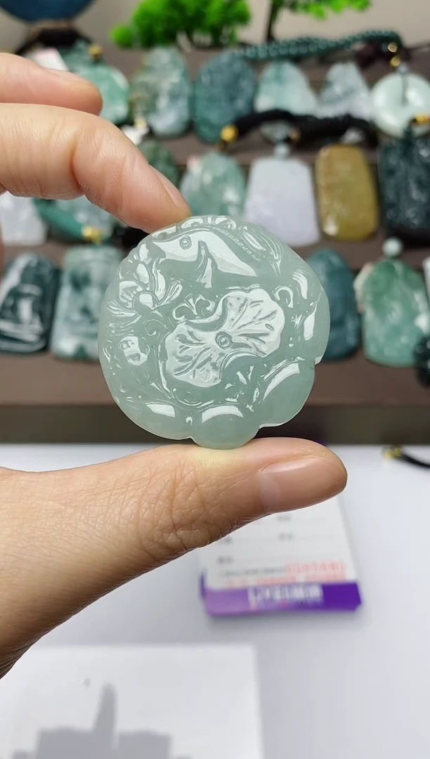 翡翠未镶嵌颈饰