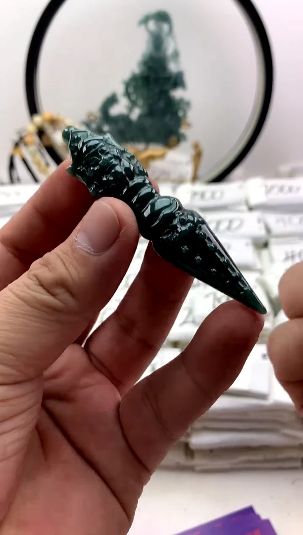 翡翠未镶嵌颈饰降魔杵