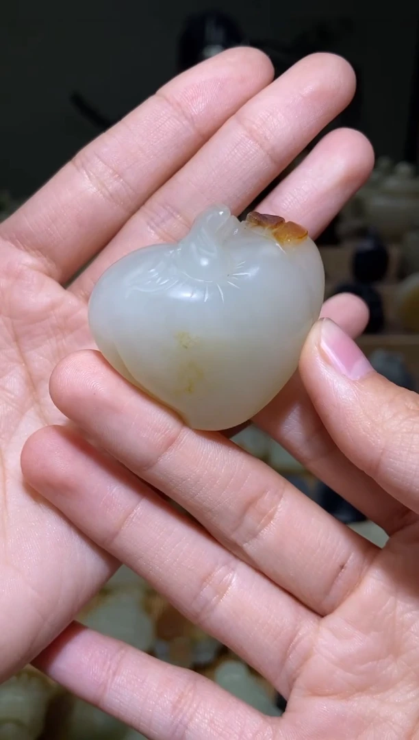 未镶嵌和田玉挂件新疆和田玉寿桃挂件