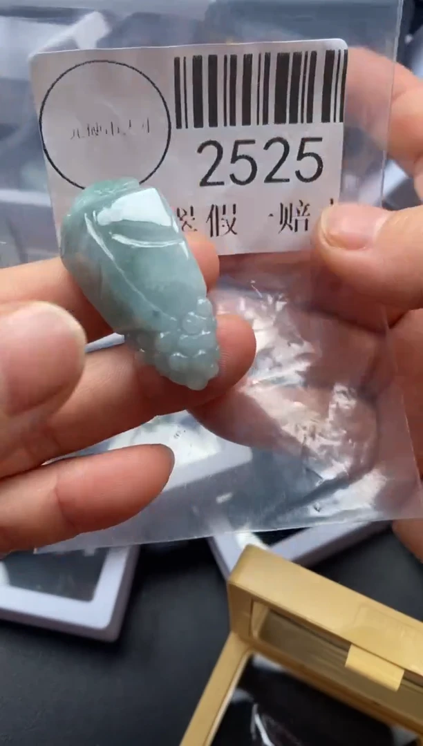 吊坠(不含链)未镶嵌翡翠2525