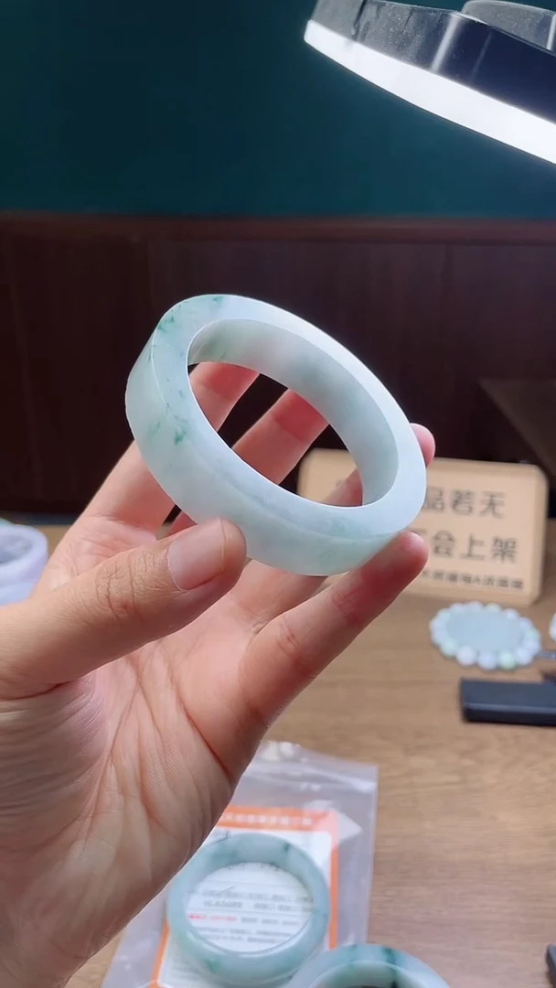定制翡翠手镯未镶嵌定制