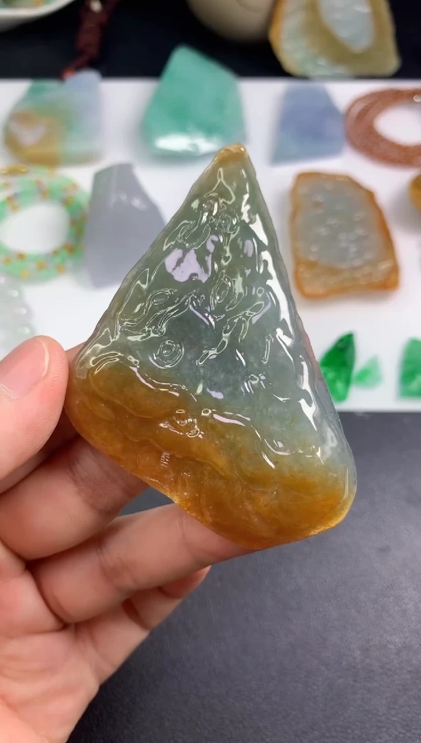 颈饰未镶嵌翡翠