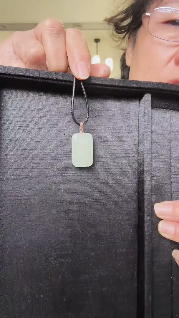 吊坠(赠链)未镶嵌和田玉1