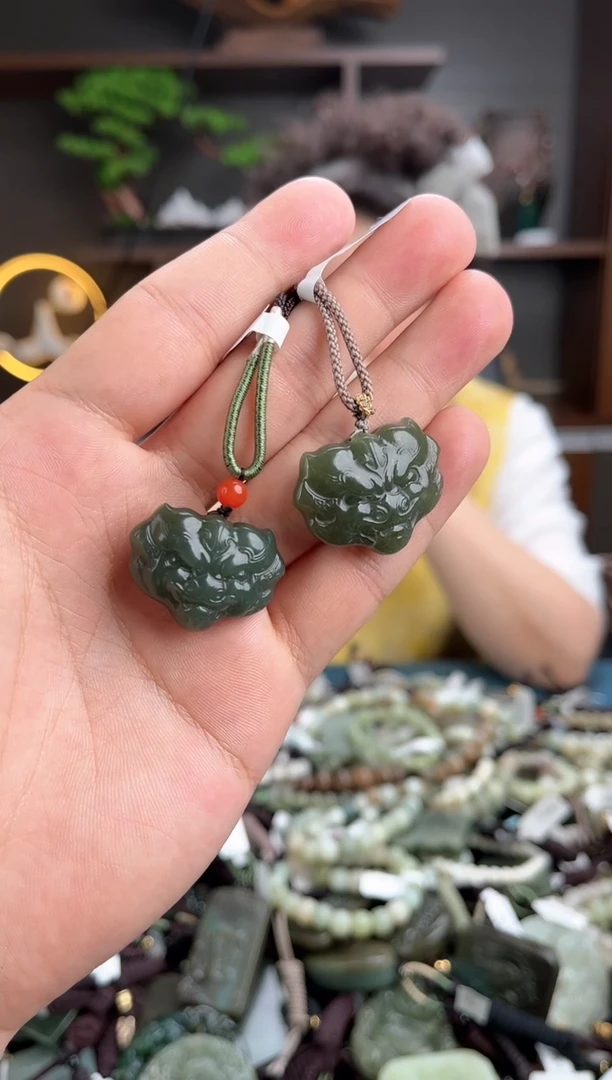 和田玉未镶嵌颈饰多样性发货，一物一拍