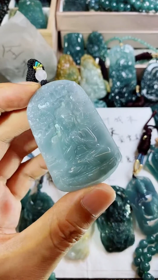 翡翠未镶嵌颈饰