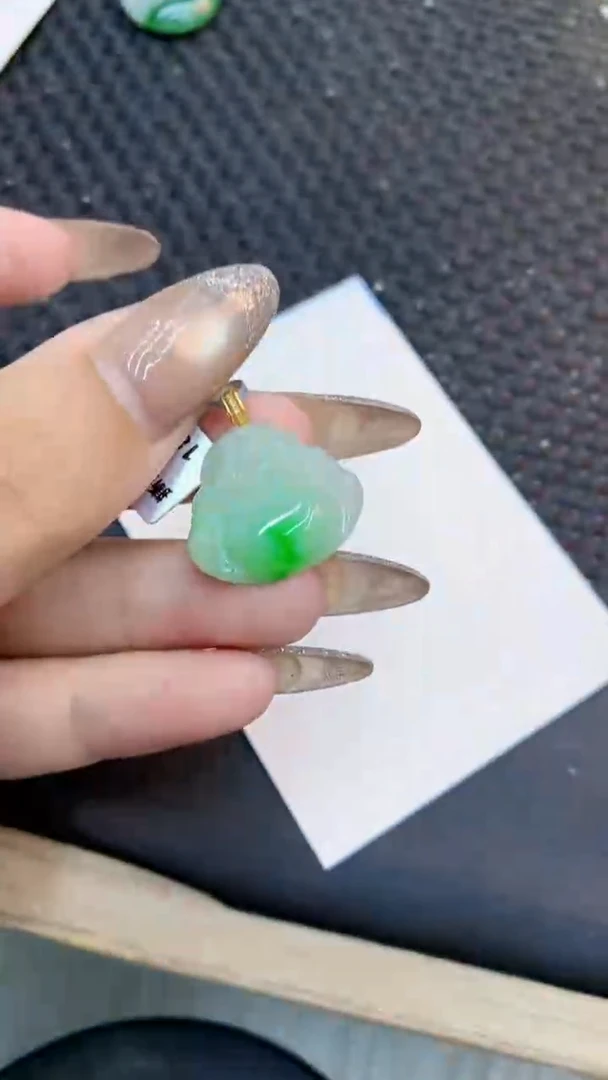 颈饰18K金镶嵌翡翠1