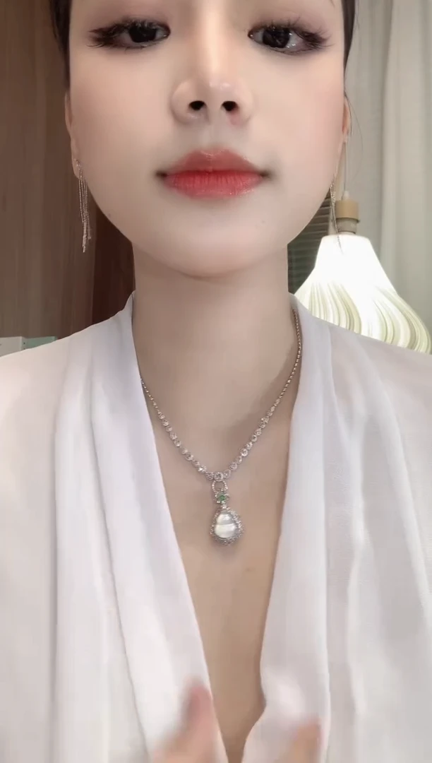 吊坠(不含链)18K金镶嵌翡翠C10