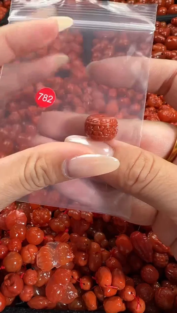 颈饰未镶嵌南红玛瑙1