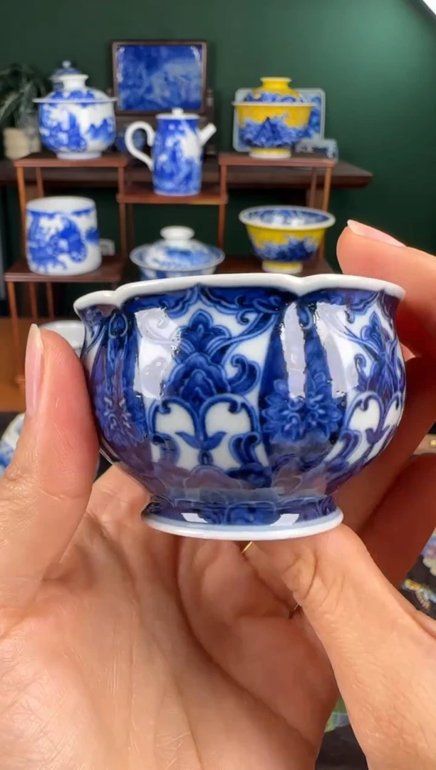 杯洪印幕明。宝相葵口杯