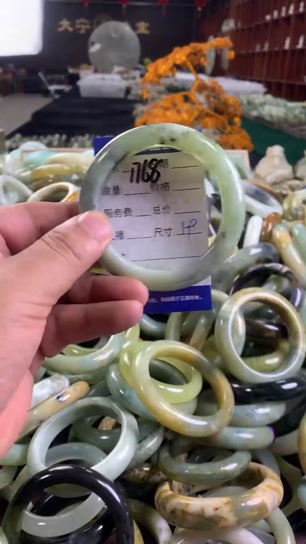 未镶嵌蛇纹石玉手镯1768