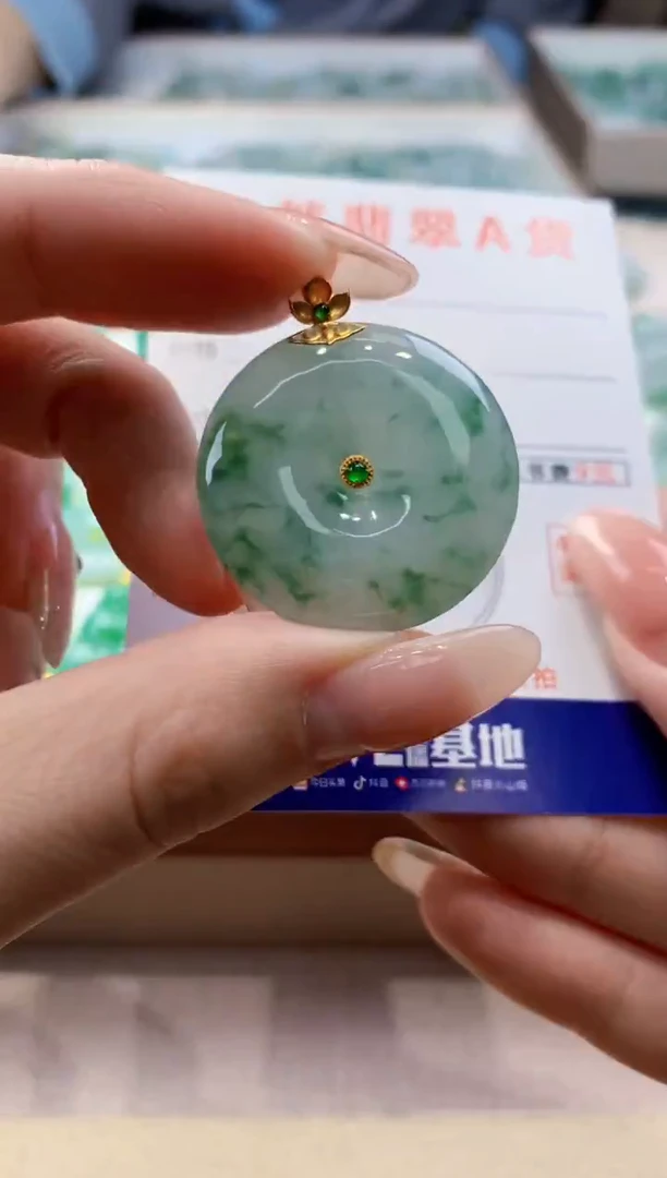 颈饰18K金镶嵌翡翠天然翡翠挂件