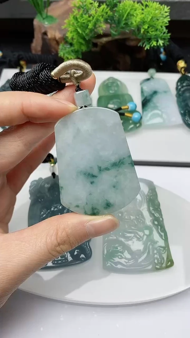 【闪购商品】翡翠颈饰未镶嵌