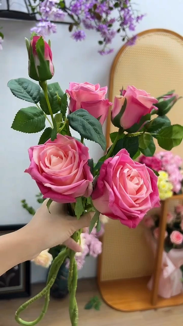 2枝深粉手感保湿赛车手