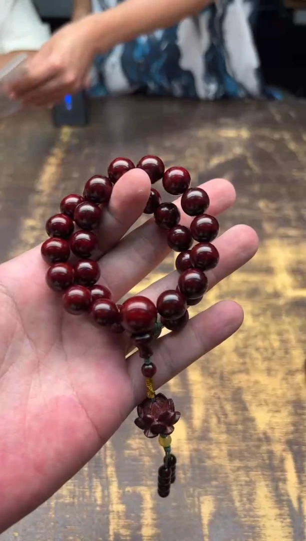 小叶紫檀把件小叶紫檀莲花手持（配大漆）1.2