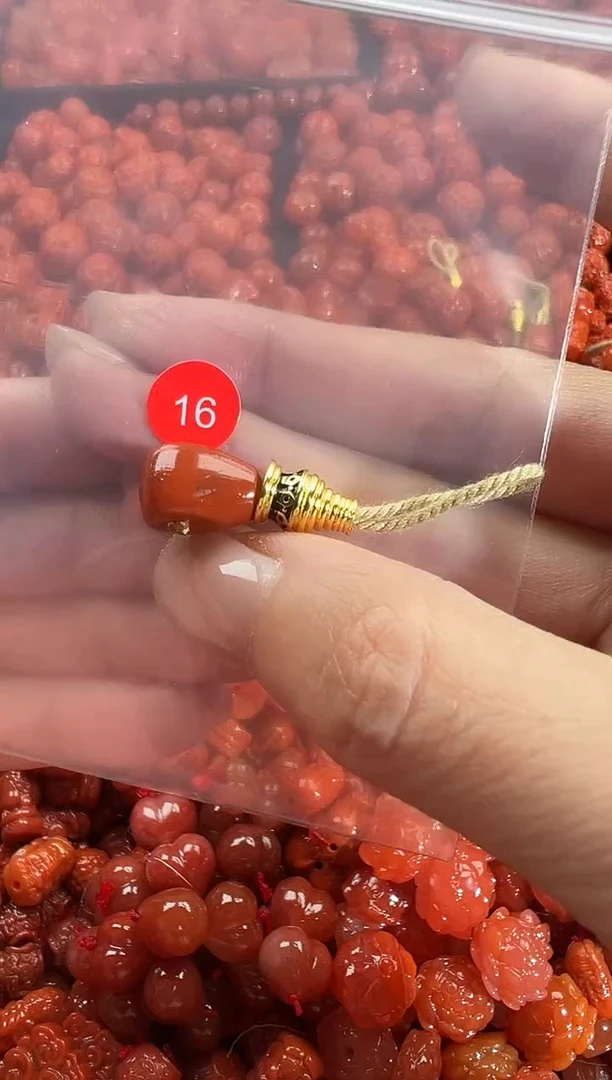 颈饰未镶嵌南红玛瑙1