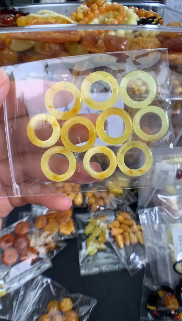 蜜蜡未镶嵌珠宝奇石多样性发一件