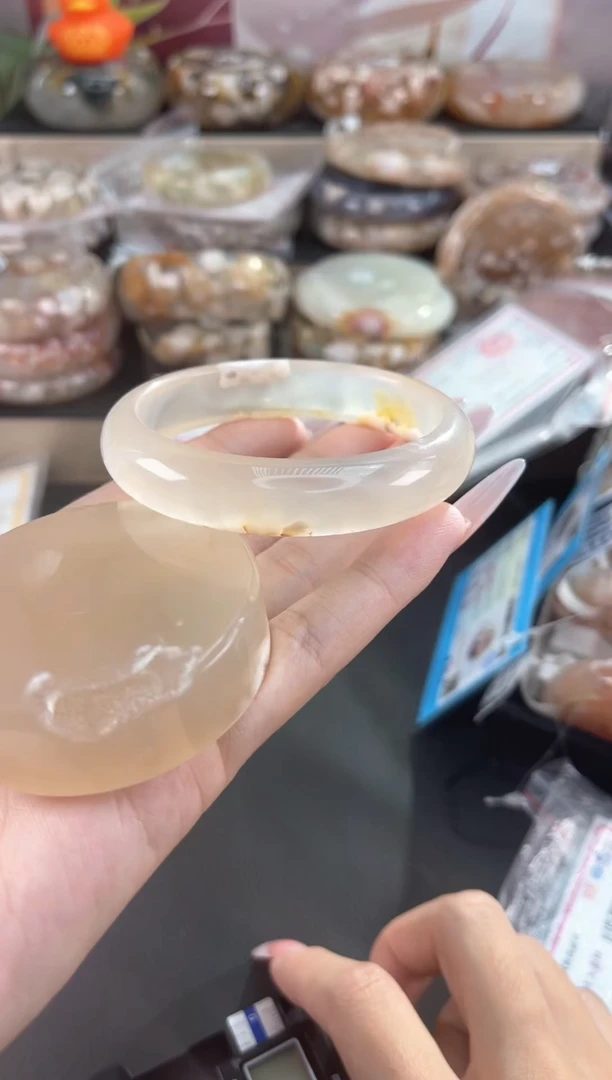 未镶嵌手镯石英质玉56