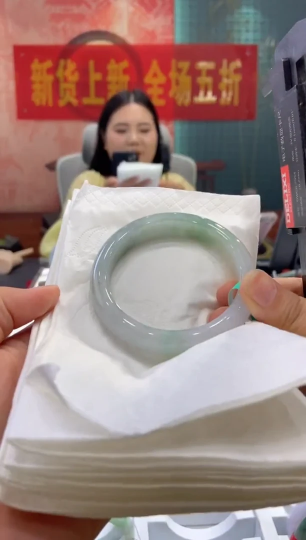 翡翠手镯未镶嵌多人00027442