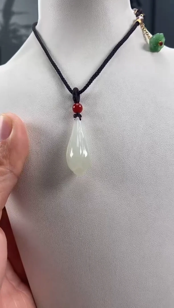 颈饰未镶嵌和田玉精品吊坠