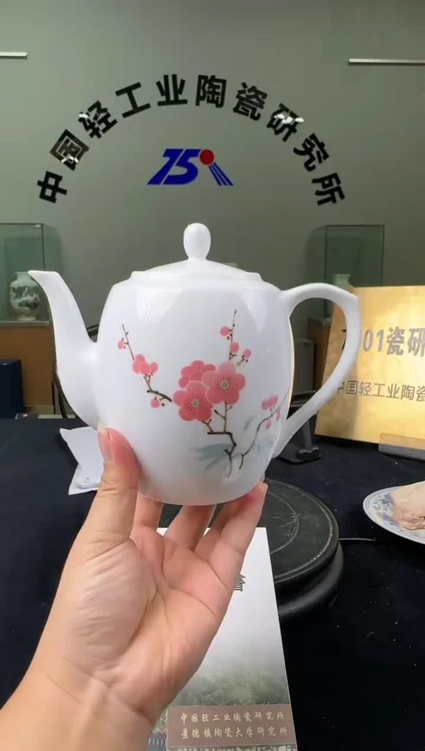陶翠竹红梅腰鼓壶