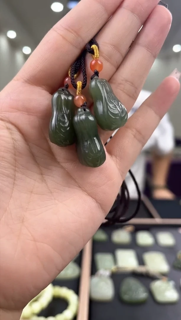 和田玉未镶嵌颈饰多样性发货，一物一拍