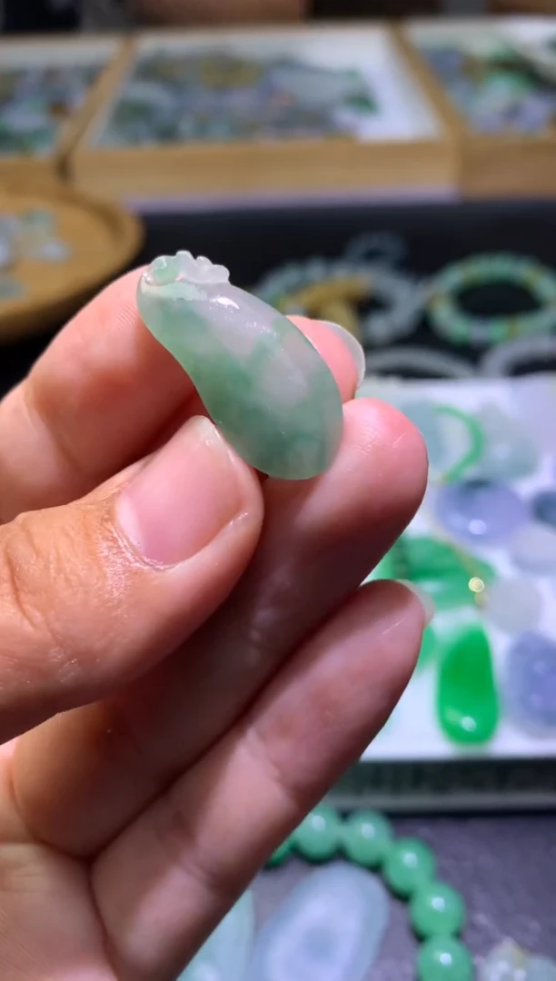未镶嵌定制翡翠毛货