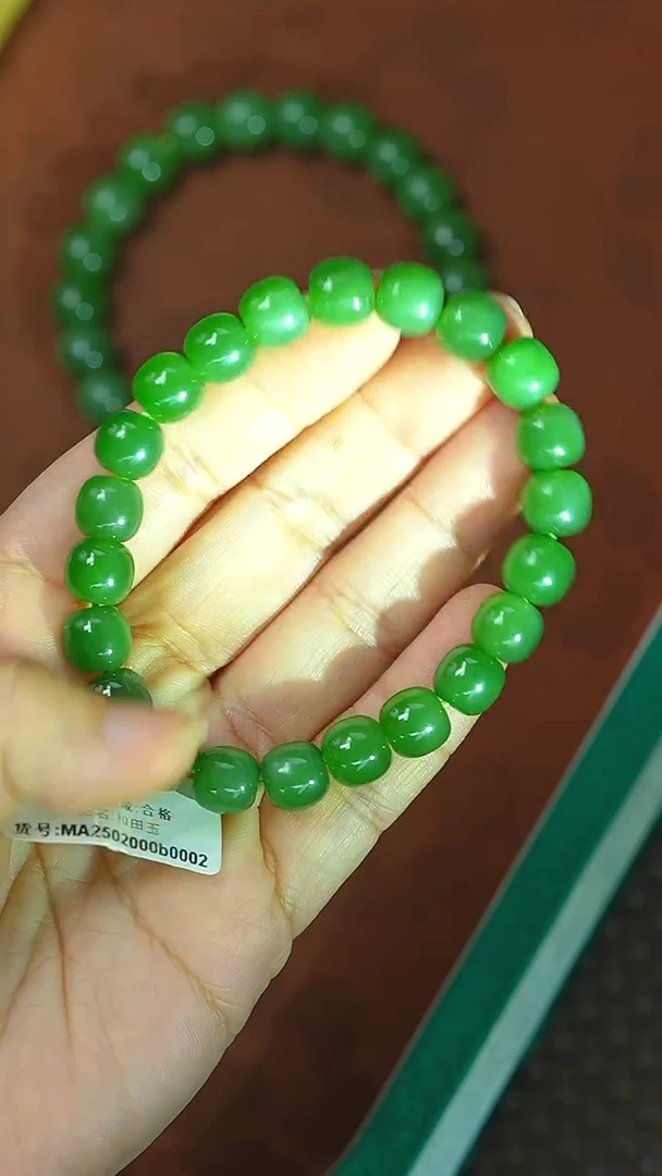 颈饰未镶嵌和田玉手串约9毫米