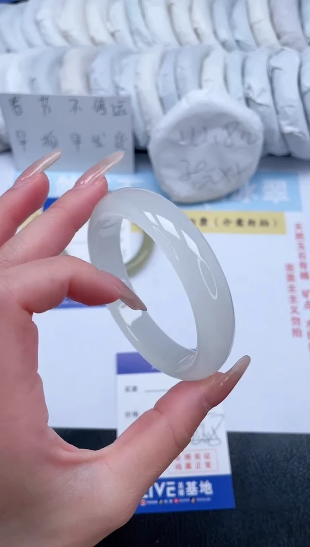 【闪购商品】石英质玉手镯未镶嵌T293-56.8