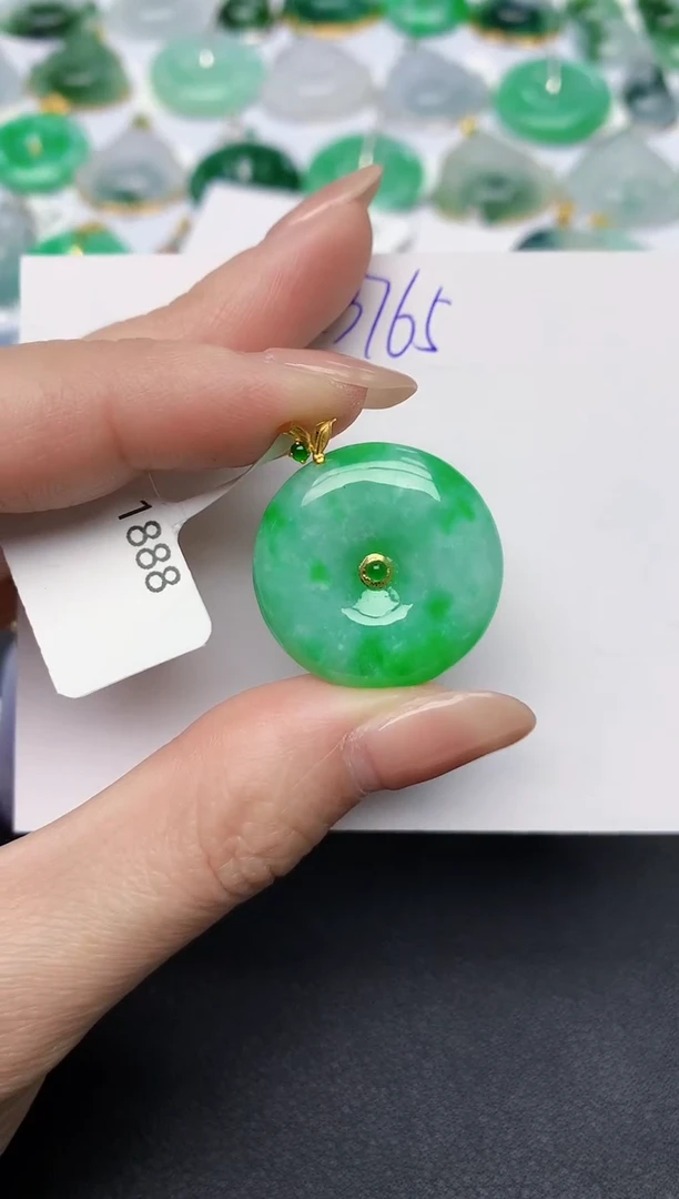 颈饰18K金镶嵌翡翠 天然缅甸A货翡翠百元以上9元证书费自理