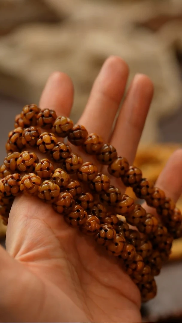 手串柏香籽/百香籽9mm+灵骨带雕刻108颗长串