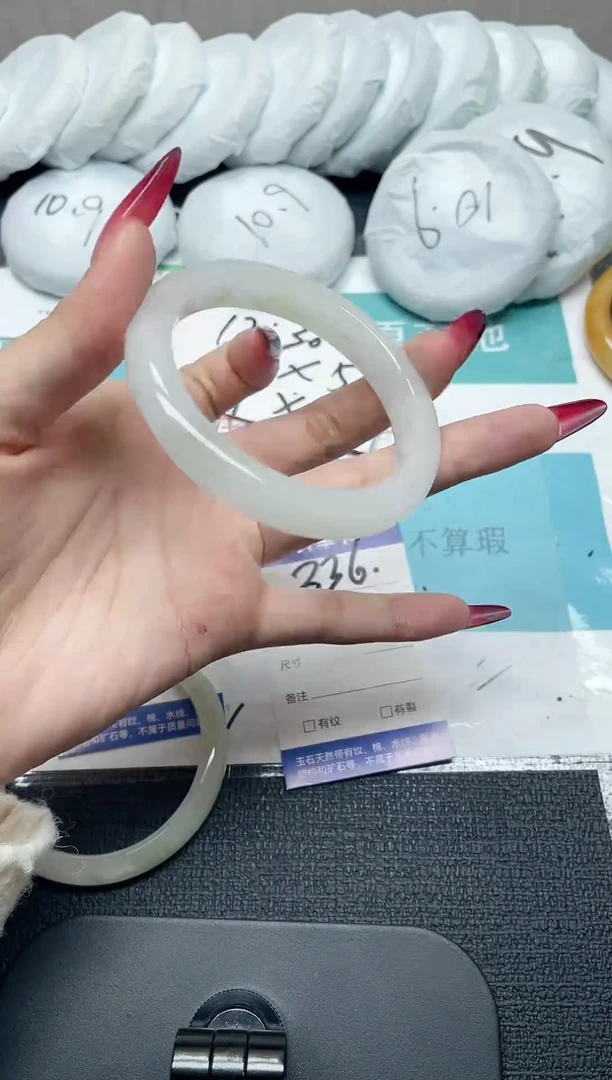 未镶嵌手镯石英质玉336-58