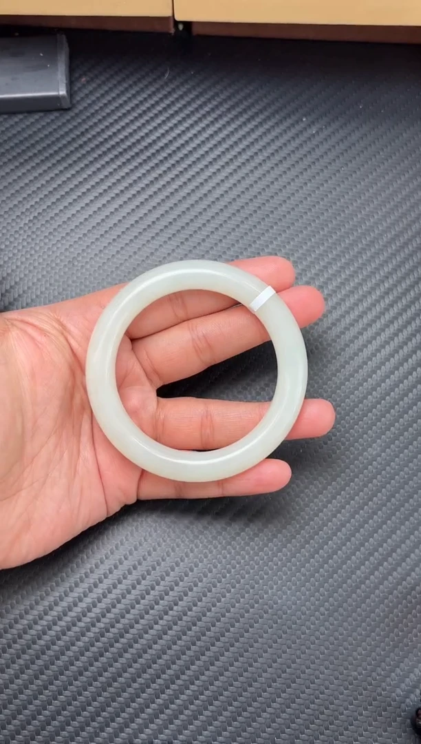 未镶嵌手镯和田玉且末金山微色差55Mk