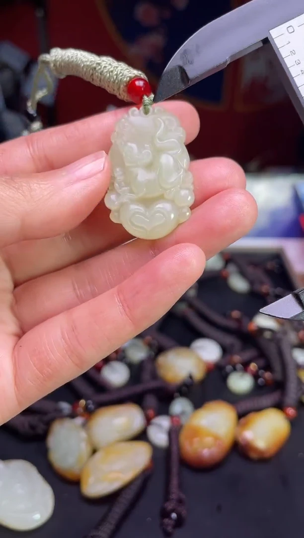颈饰未镶嵌和田玉1