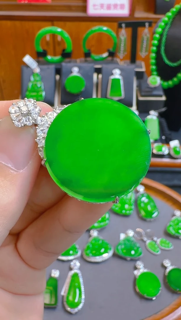 吊坠(赠链)银S925镶嵌翡翠潇**生天然A货翡翠