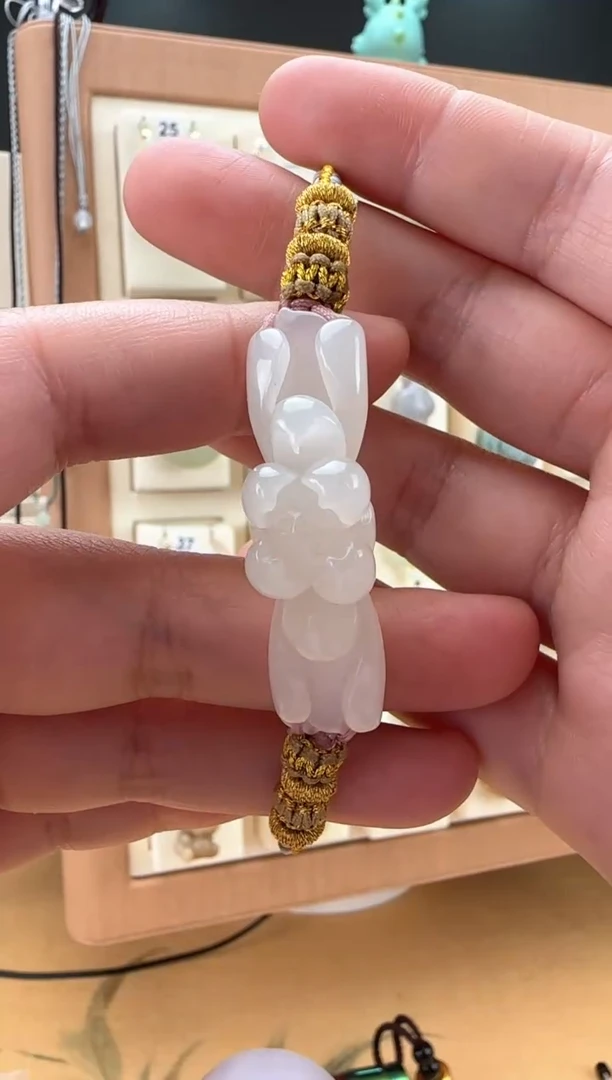 【闪购商品】和田玉手绳未镶嵌莲花手牌