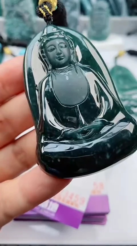 翡翠未镶嵌颈饰