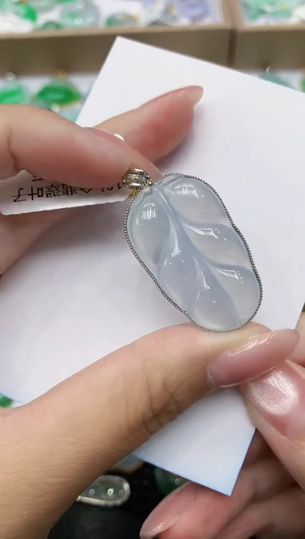 翡翠18K金镶嵌颈饰11111111111