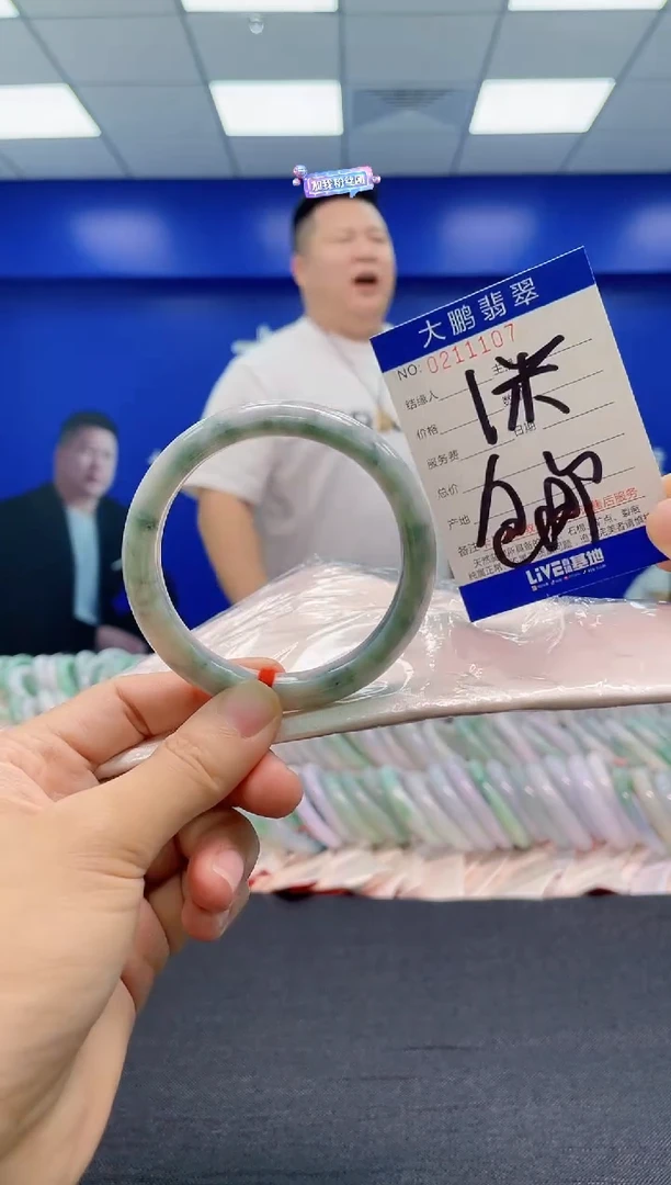 翡翠手镯未镶嵌1070048813